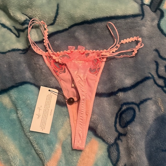 VS For Love & Lemons Thong M/XL - Picture 2 of 2